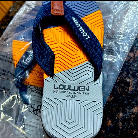 Louluen Slippers - Picture 3 of 5